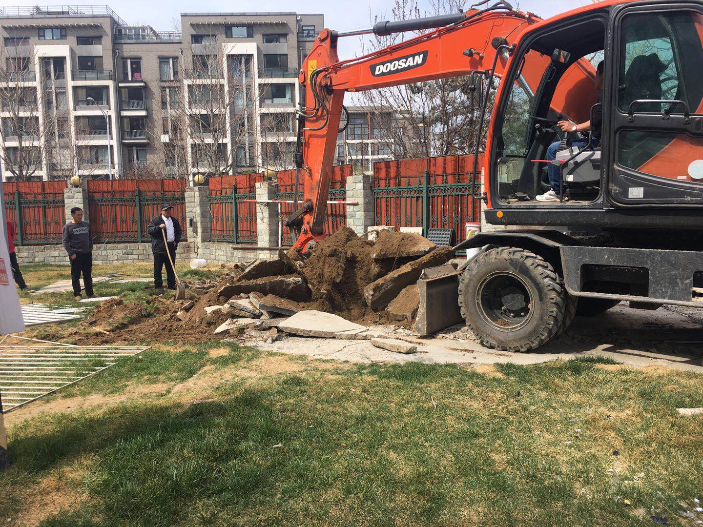 都潤生態(tài)中科院綠化工程掀起搶工會戰(zhàn)熱潮